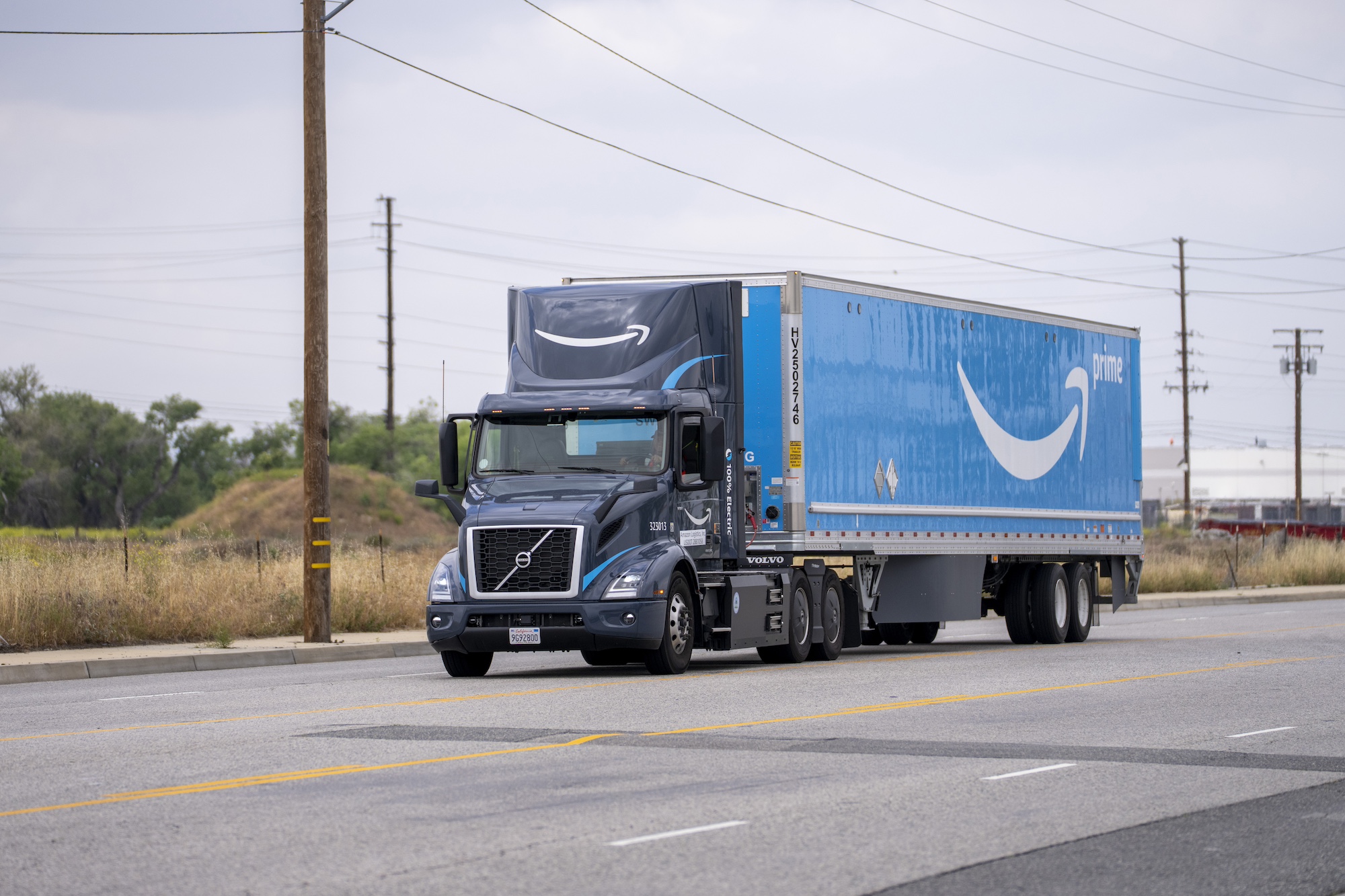 Enhancing Logistics and Delivery Efficiency with IoT for "SwiftCargo"